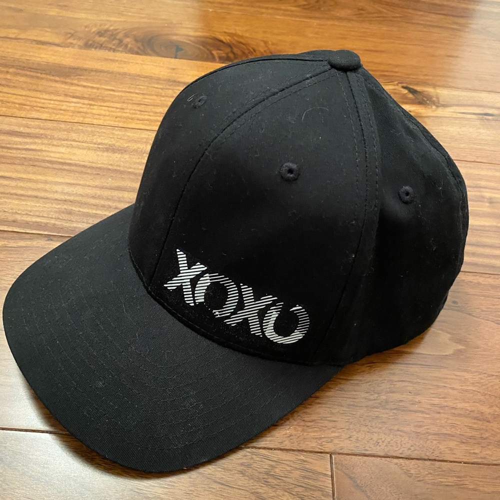 Black Flex Fit ball cap L XL men's